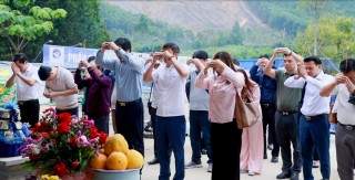 khao-sat-phong-thuy-thuc-dia-tai-mo-ong-hoang-bay-cung-thay-tam-nguyen
